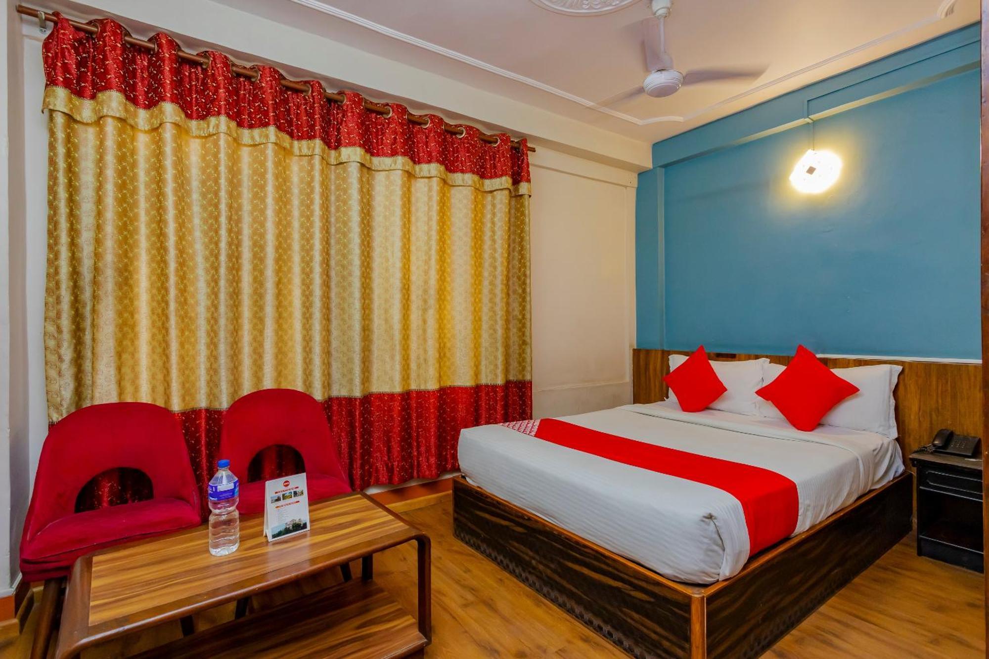 Oyo 795 Hotel Holiday Inn كاتماندو المظهر الخارجي الصورة