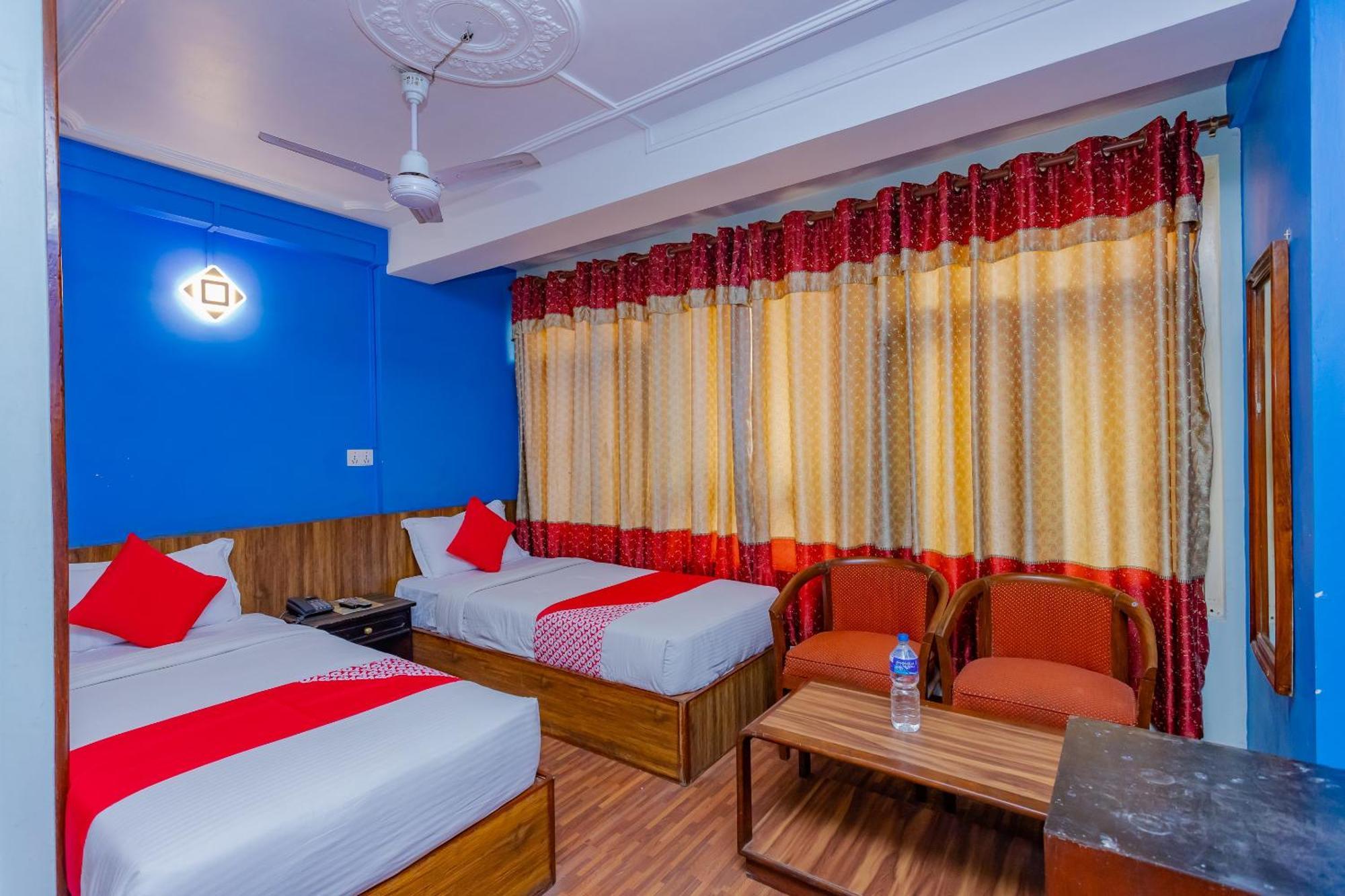 Oyo 795 Hotel Holiday Inn كاتماندو المظهر الخارجي الصورة