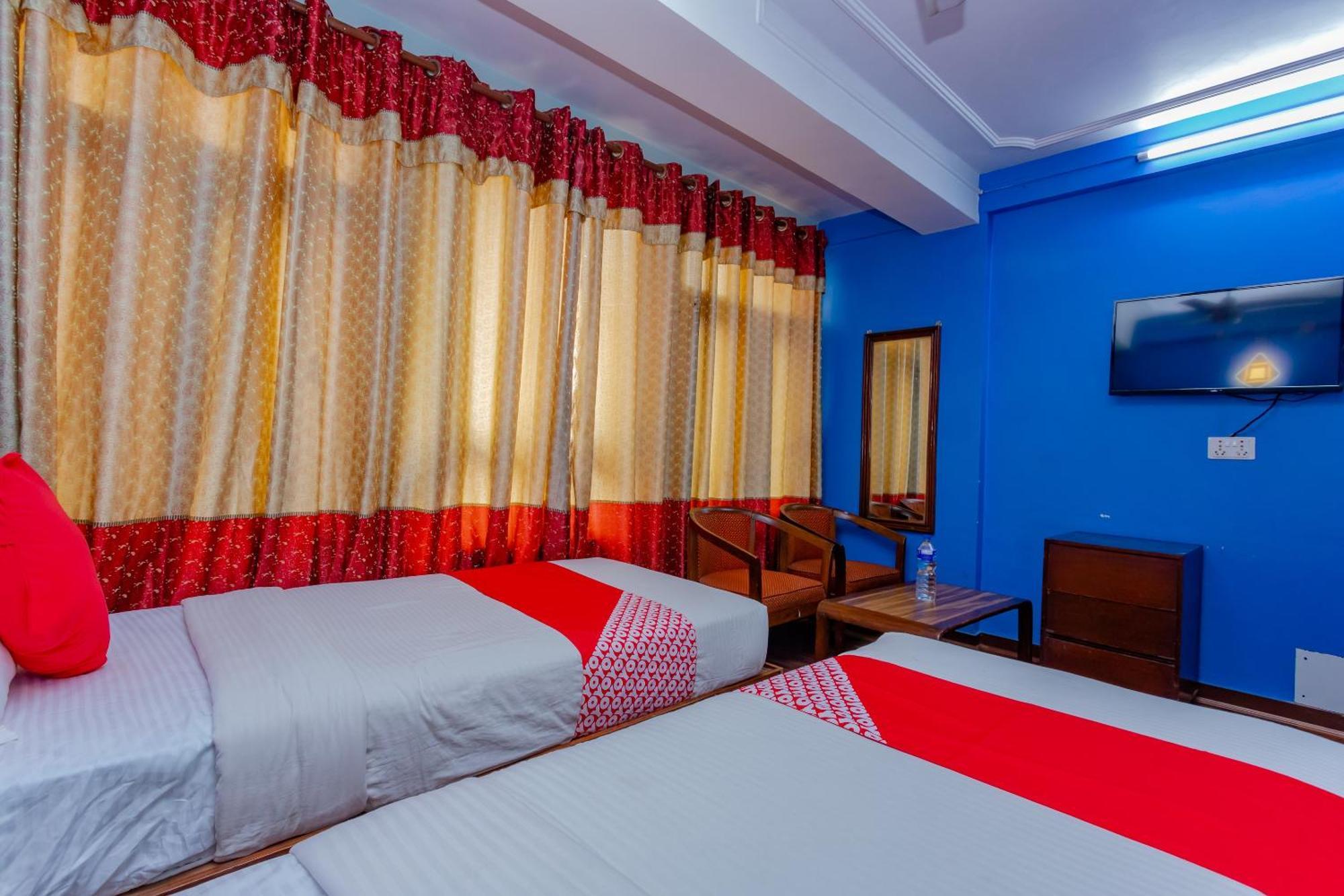 Oyo 795 Hotel Holiday Inn كاتماندو المظهر الخارجي الصورة