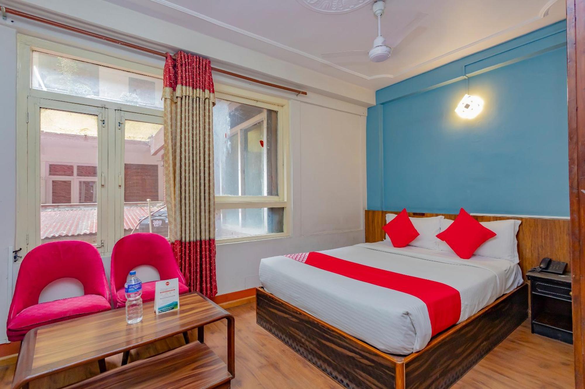 Oyo 795 Hotel Holiday Inn كاتماندو المظهر الخارجي الصورة