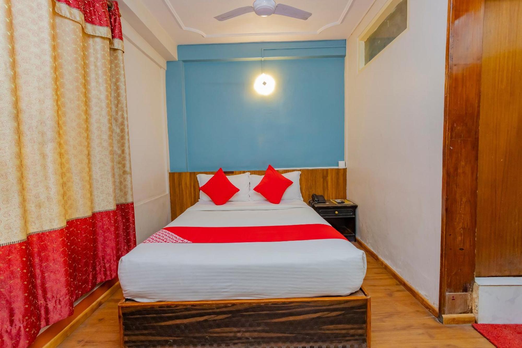 Oyo 795 Hotel Holiday Inn كاتماندو المظهر الخارجي الصورة